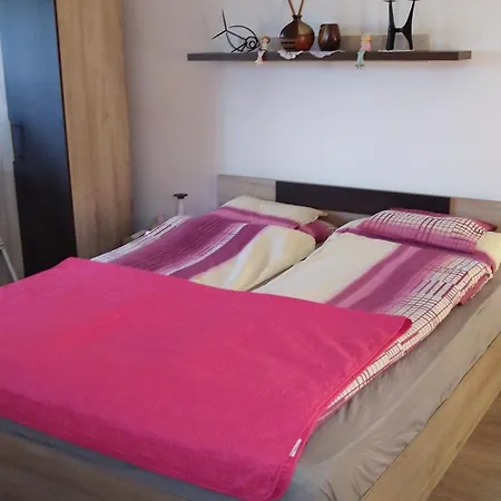 Csicsergo Apartman Lakas *