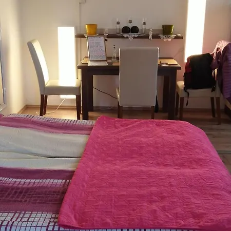 Csicsergo Apartman Lakas Apartament